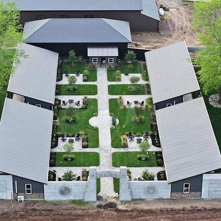Big Cat Bungalows At The Haven - Lion 2 Canastota Exteriér fotografie